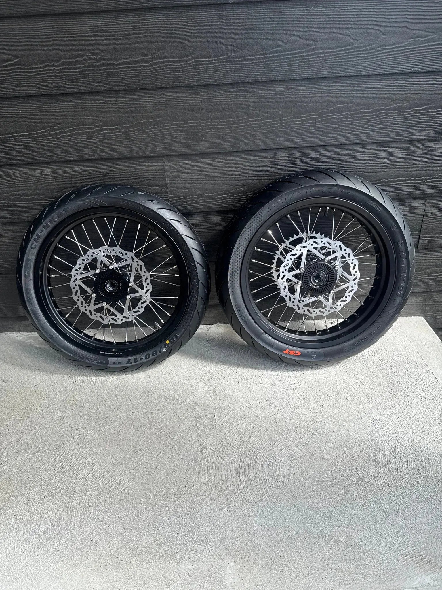 Ultra bee supermotos